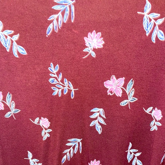 Reitman’s Burgundy Floral Top with shirred waist - Picture 7 of 10